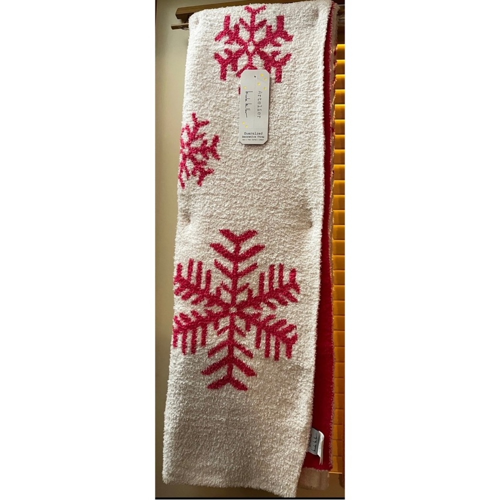 NEW Nicole Miller Pink & White Reversible Snowflakes Blanket NWOT